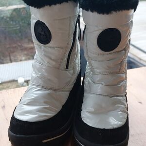 White and Black Winter Boot Girls 2.5 US